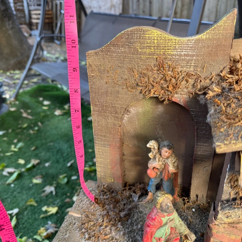 Vintage Italian Wood Nativity Scene Creche Stable w Fixed Hand Painted Figurines